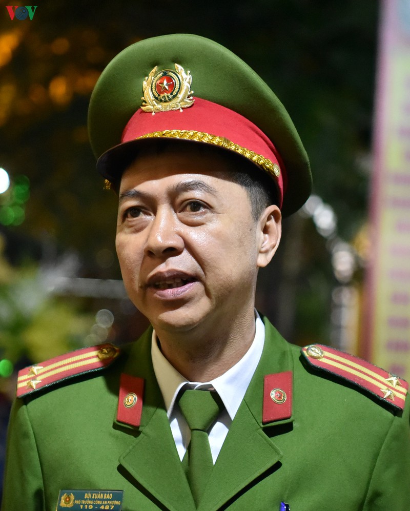 cau an dau nam: dan khong ngoi long duong, deo khau trang phong corona hinh 19
