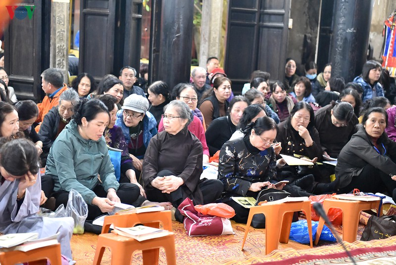 cau an dau nam: dan khong ngoi long duong, deo khau trang phong corona hinh 2