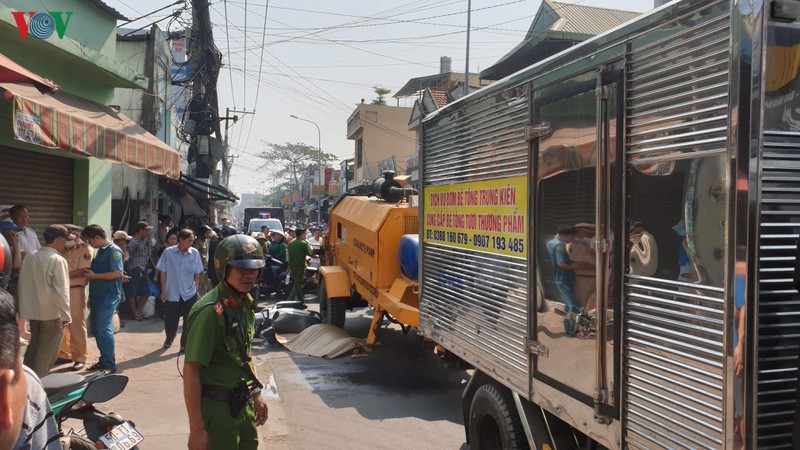 tranh nguoi di duong, mot nu sinh di xe may chet tham hinh 1