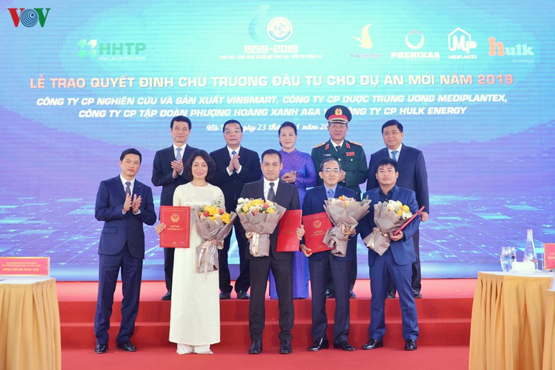 chu tich quoc hoi tham va lam viec tai khu cong nghe cao hoa lac hinh 5