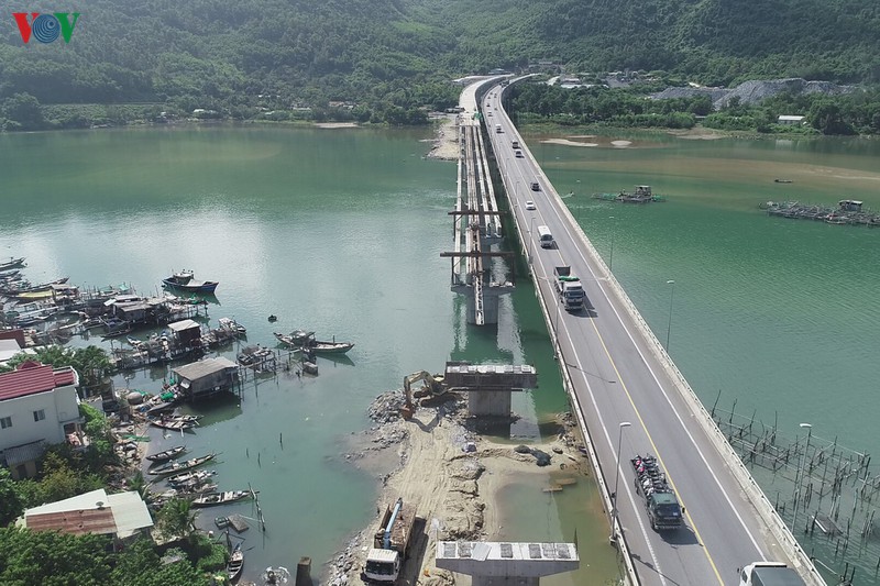 phut giay "nghet  tho" khi khoan thong 6,2 km ham hai van hinh 18