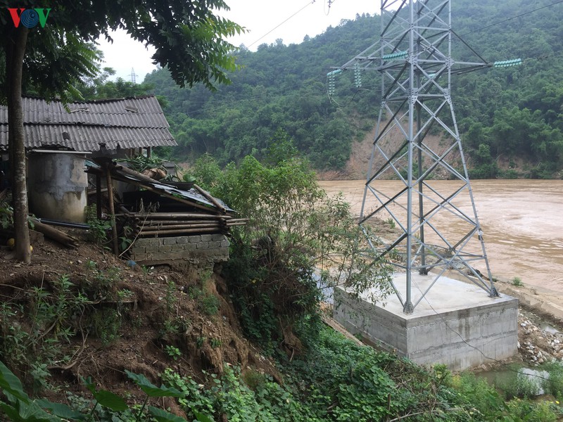bai 1: thuy dien toi, dan doi phai an rau hinh 3
