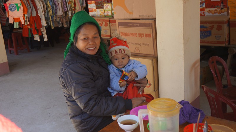 doc dao cho phien cua nguoi tay-nung o thong hue, cao bang hinh 18