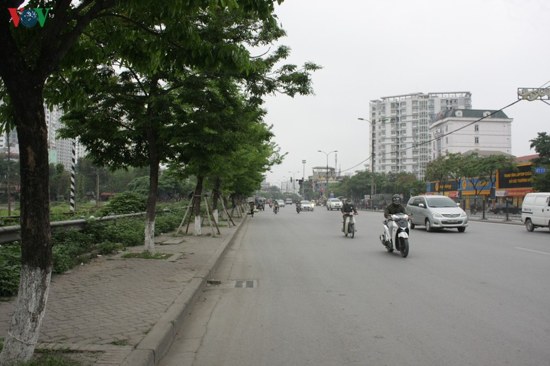 anh: ben xe o ha noi khong mot bong nguoi ngay dau thuc hien cach ly xa hoi hinh 19