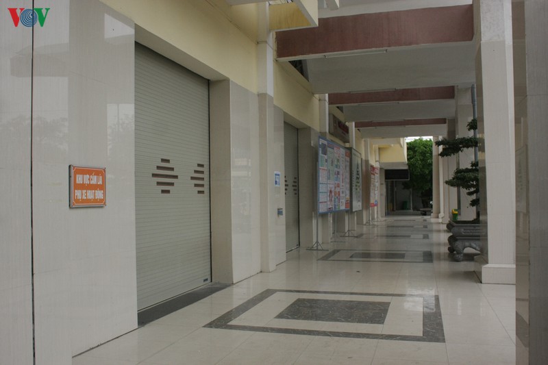 anh: ben xe o ha noi khong mot bong nguoi ngay dau thuc hien cach ly xa hoi hinh 4