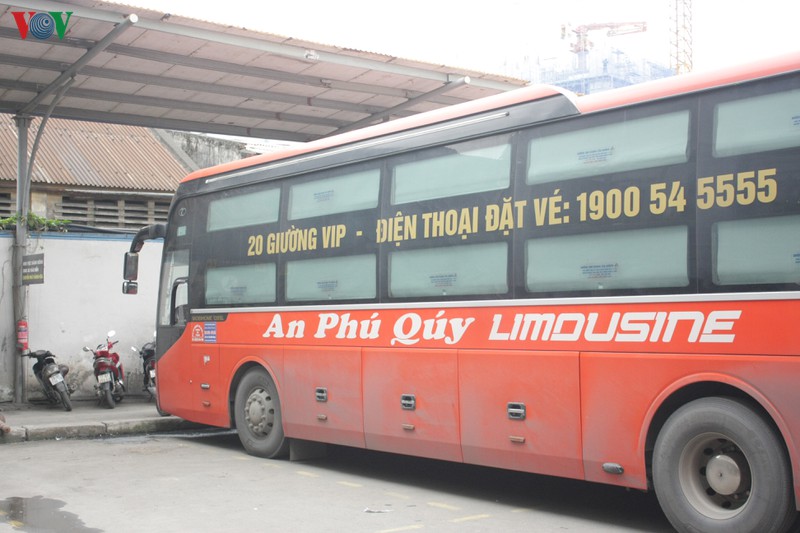 anh: ben xe o ha noi khong mot bong nguoi ngay dau thuc hien cach ly xa hoi hinh 8