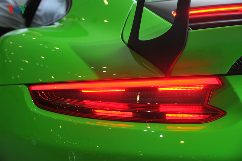 kham pha porsche 911 gt3 rs mau xanh lizard green "doc" nhat viet nam hinh 6