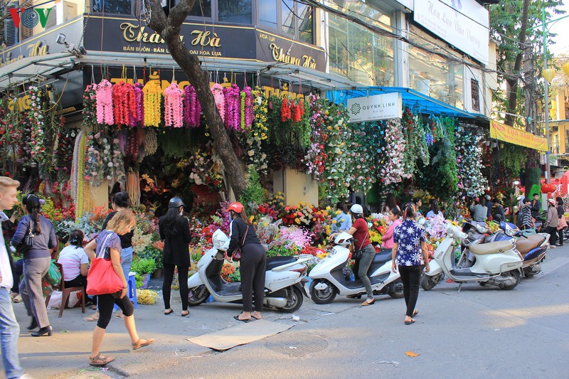 pho hang ma ruc ro sac do nhung ngay giap tet hinh 9
