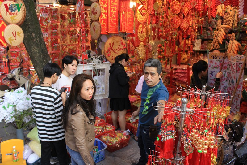 pho hang ma ruc ro sac do nhung ngay giap tet hinh 3