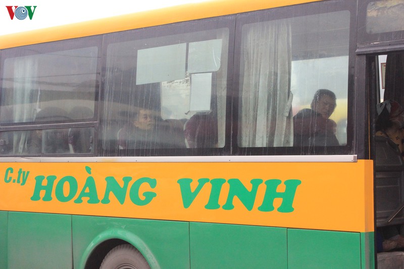 ben xe, ga tau o ha noi vang la thuong sang 28 tet hinh 10