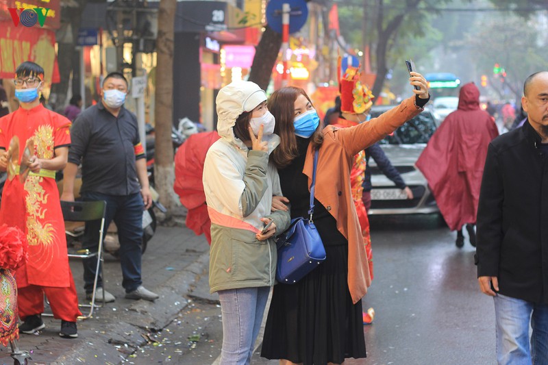 nguoi dan thu do kin mit khau trang truoc dich virus corona hinh 5