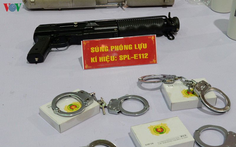 vu khi va cong cu ho tro cua cong an viet nam tai trien lam quoc te hinh 11