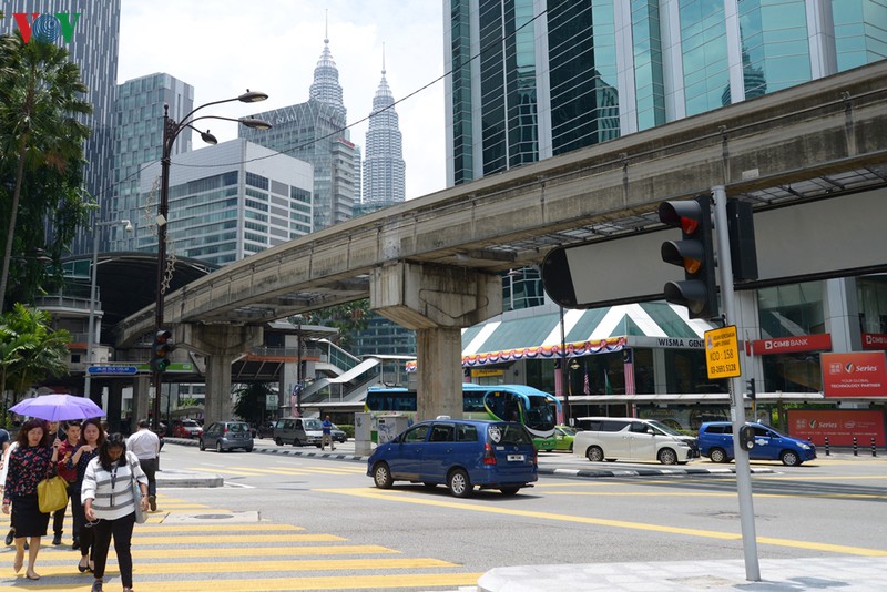duong ray tren cao o malaysia khac voi tuyen cat linh-ha dong ra sao? hinh 1