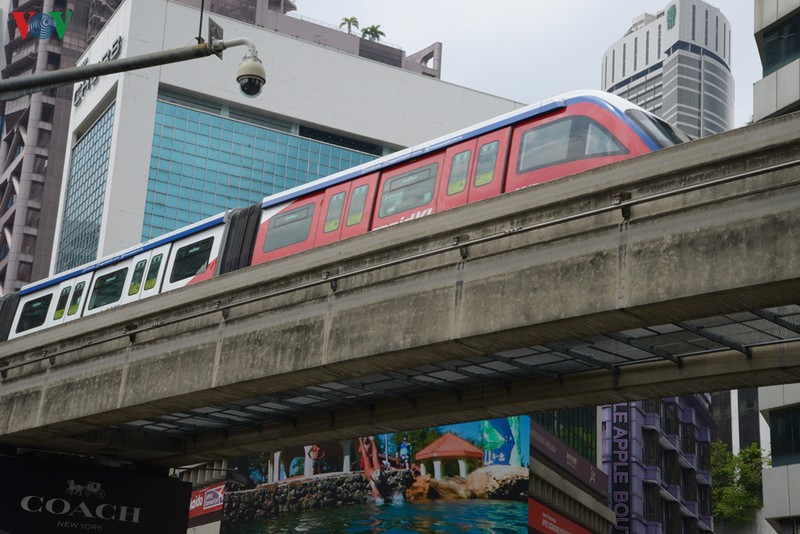 duong ray tren cao o malaysia khac voi tuyen cat linh-ha dong ra sao? hinh 24