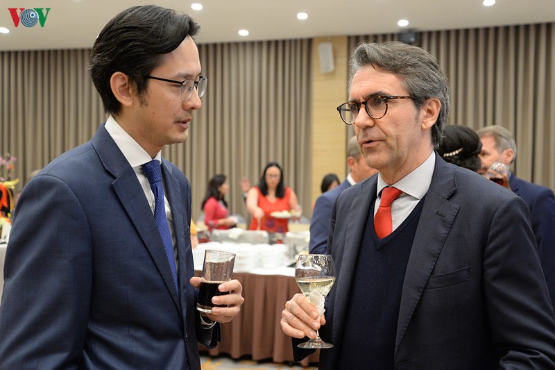 can canh buoi gap mat va chieu dai ngoai giao doan tai viet nam 2020 hinh 19