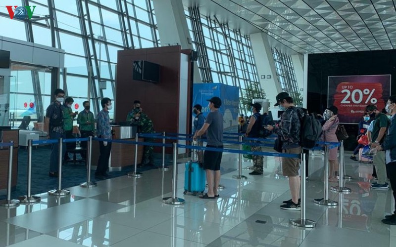 viet nam dua hon 100 cong dan tu indonesia ve nuoc hinh 1