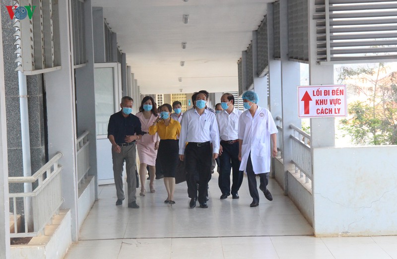 nguoi di cung chuyen bay voi bn thu 51 am tinh virus sars ncov 2 hinh 1