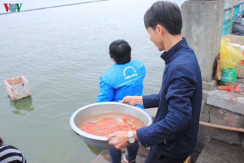 nhon nhip canh nguoi dan thu do tha ca tien ong tao ve troi hinh 17