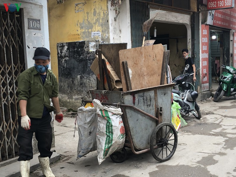 anh: ngo 165 duong cau giay duoc cach ly sau khi co ca mac covid-19 hinh 8