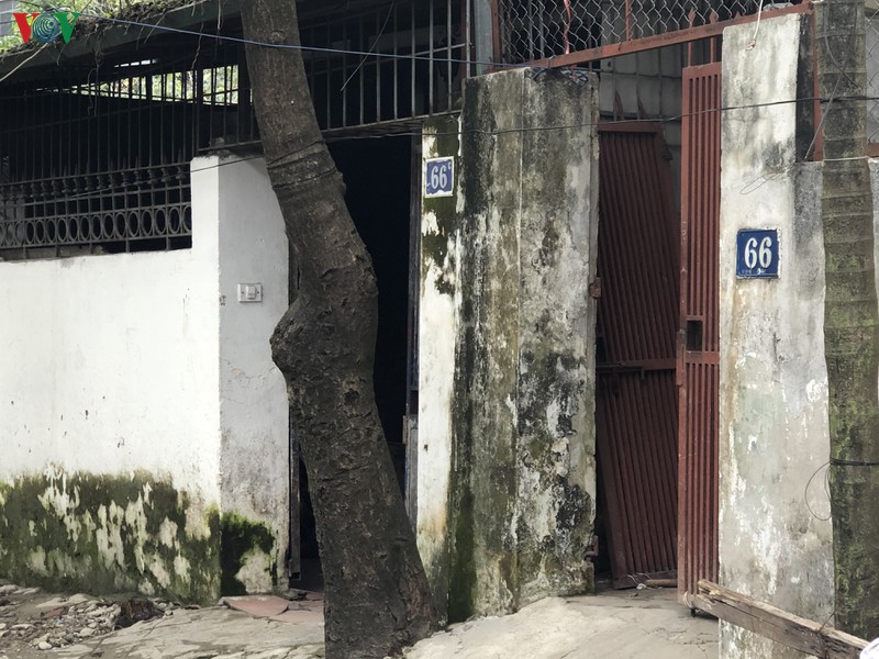 anh: ngo 165 duong cau giay duoc cach ly sau khi co ca mac covid-19 hinh 3