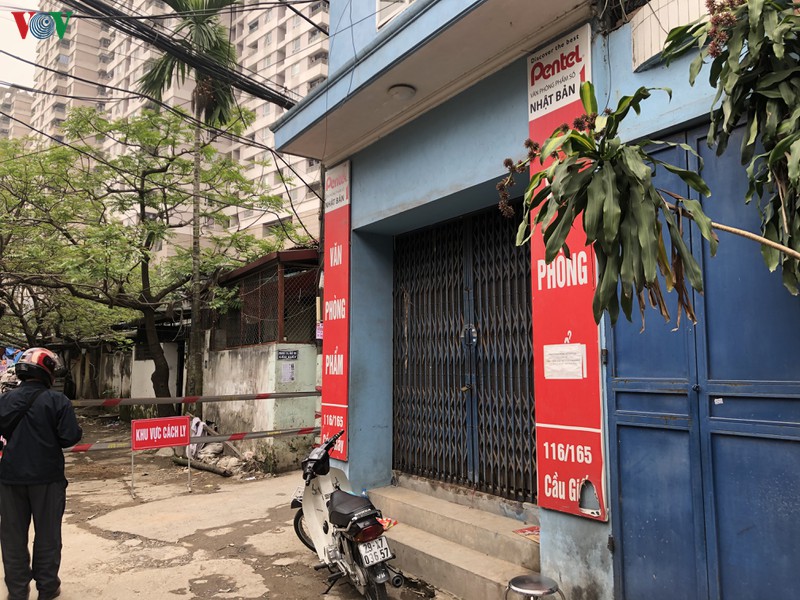 anh: ngo 165 duong cau giay duoc cach ly sau khi co ca mac covid-19 hinh 7