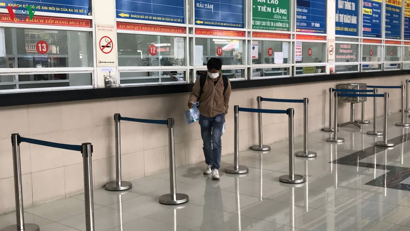 anh: ben xe o ha noi vang khach mua dich covid-19  hinh 4
