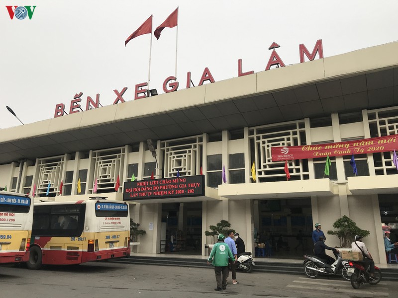 anh: ben xe o ha noi vang khach mua dich covid-19  hinh 1