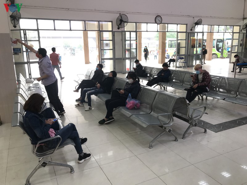 anh: ben xe o ha noi vang khach mua dich covid-19  hinh 11