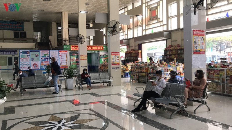 anh: ben xe o ha noi vang khach mua dich covid-19  hinh 2