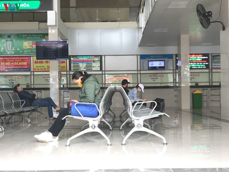 anh: ben xe o ha noi vang khach mua dich covid-19  hinh 7