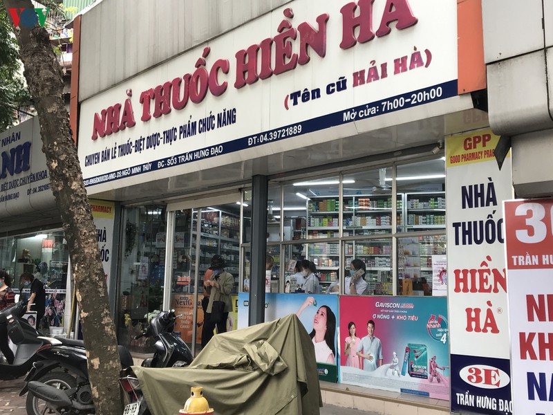 anh: nhieu cua hang tai ha noi van kinh doanh sau yeu cau dong cua hinh 12