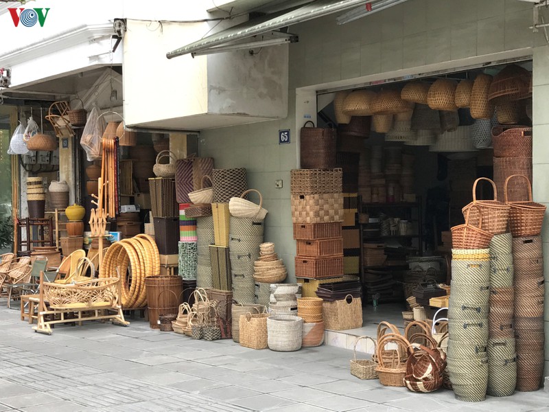 anh: nhieu cua hang tai ha noi van kinh doanh sau yeu cau dong cua hinh 7