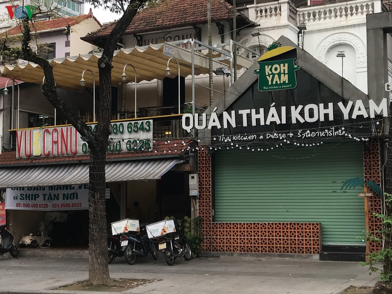 anh: nhieu cua hang tai ha noi van kinh doanh sau yeu cau dong cua hinh 11