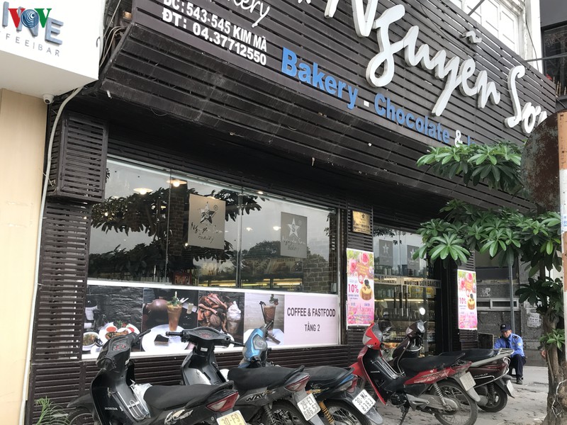 sang nay, nhieu cua hang dich vu khong thiet yeu o ha noi van mo cua  hinh 5