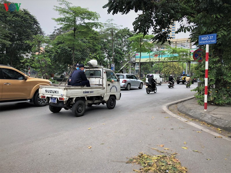 nhieu cua hang o ha noi van tim cach kinh doanh, phot lo "lenh cam" hinh 11