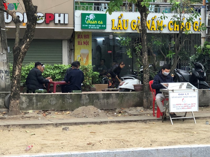 nhieu cua hang o ha noi van tim cach kinh doanh, phot lo "lenh cam" hinh 10