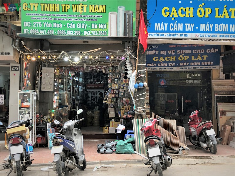 nhieu cua hang o ha noi van tim cach kinh doanh, phot lo "lenh cam" hinh 8