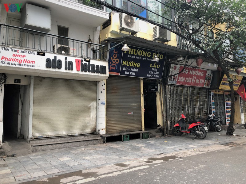 nhieu cua hang o ha noi van tim cach kinh doanh, phot lo "lenh cam" hinh 13