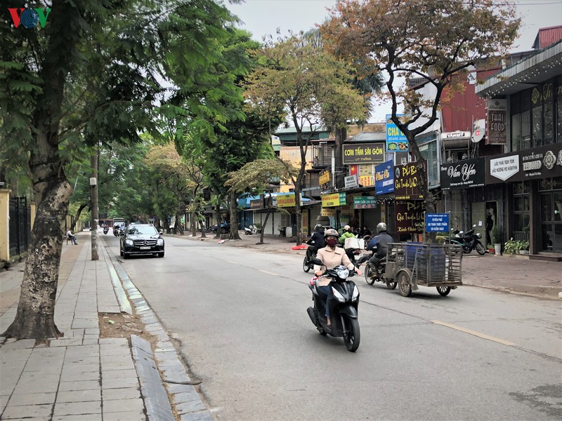 nhieu cua hang o ha noi van tim cach kinh doanh, phot lo "lenh cam" hinh 1