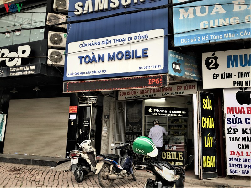 nhieu cua hang o ha noi van tim cach kinh doanh, phot lo "lenh cam" hinh 7