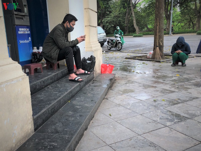 nhieu cua hang o ha noi van tim cach kinh doanh, phot lo "lenh cam" hinh 3