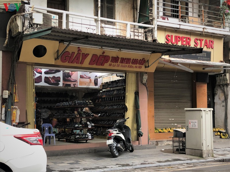 nhieu cua hang o ha noi van tim cach kinh doanh, phot lo "lenh cam" hinh 6