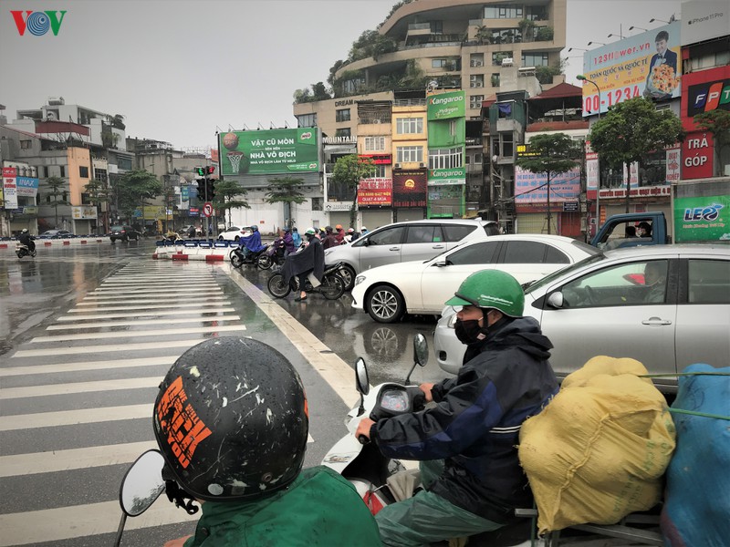 anh: duong pho ha noi dong nhu khong phai dang cach ly xa hoi hinh 1