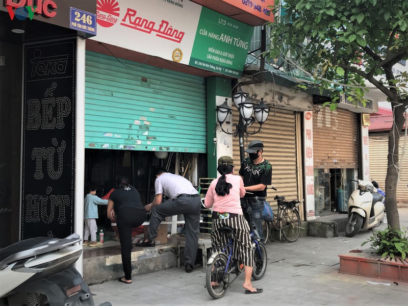ngay thu 9 cach ly xa hoi: nguoi va xe dong chat cac nga tu o ha noi  hinh 11