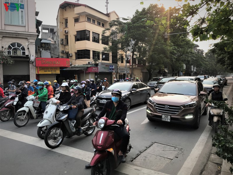 ngay thu 9 cach ly xa hoi: nguoi va xe dong chat cac nga tu o ha noi  hinh 1