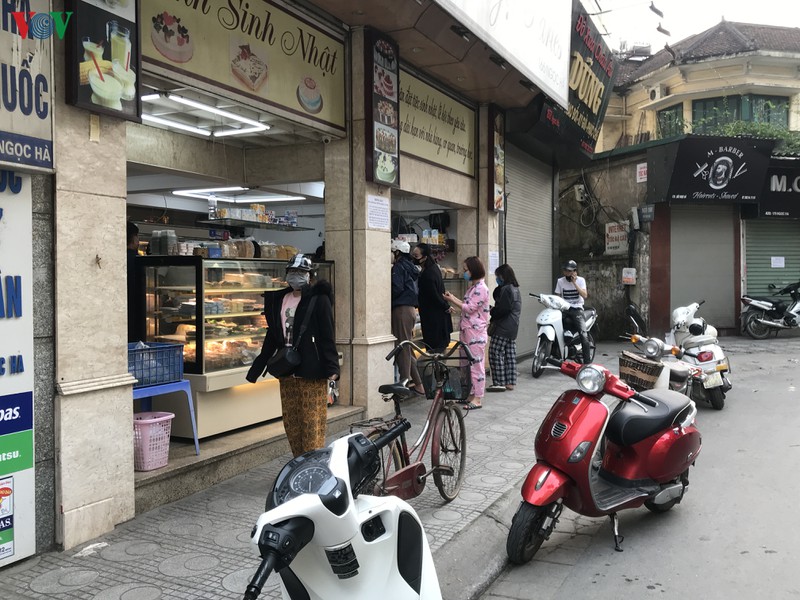ngay thu 9 cach ly xa hoi: nguoi va xe dong chat cac nga tu o ha noi  hinh 12