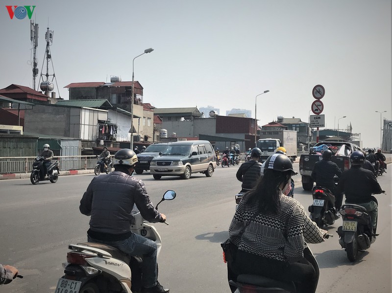 ngay thu 14 cach ly xa hoi: xe co do ve cac cua ngo thu do ha noi  hinh 6