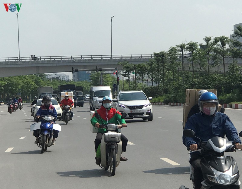 ngay thu 14 cach ly xa hoi: xe co do ve cac cua ngo thu do ha noi  hinh 7