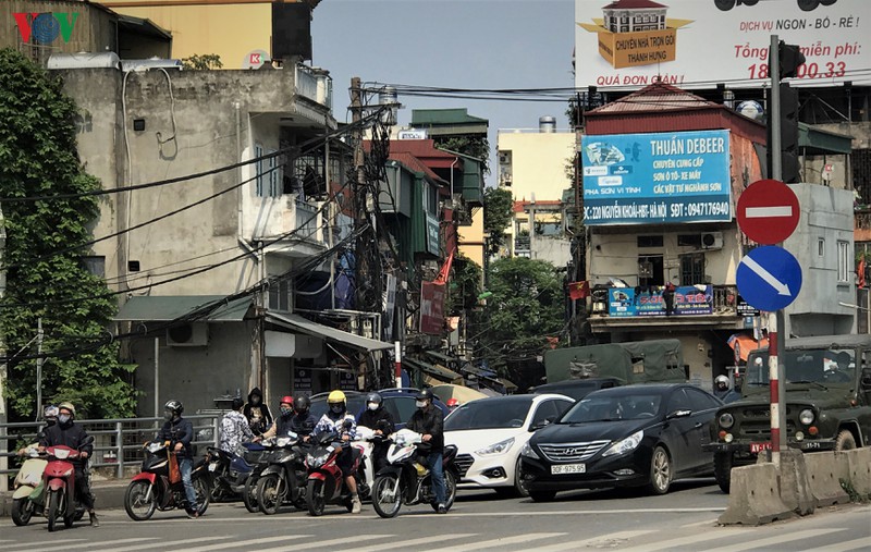 ngay thu 14 cach ly xa hoi: xe co do ve cac cua ngo thu do ha noi  hinh 3