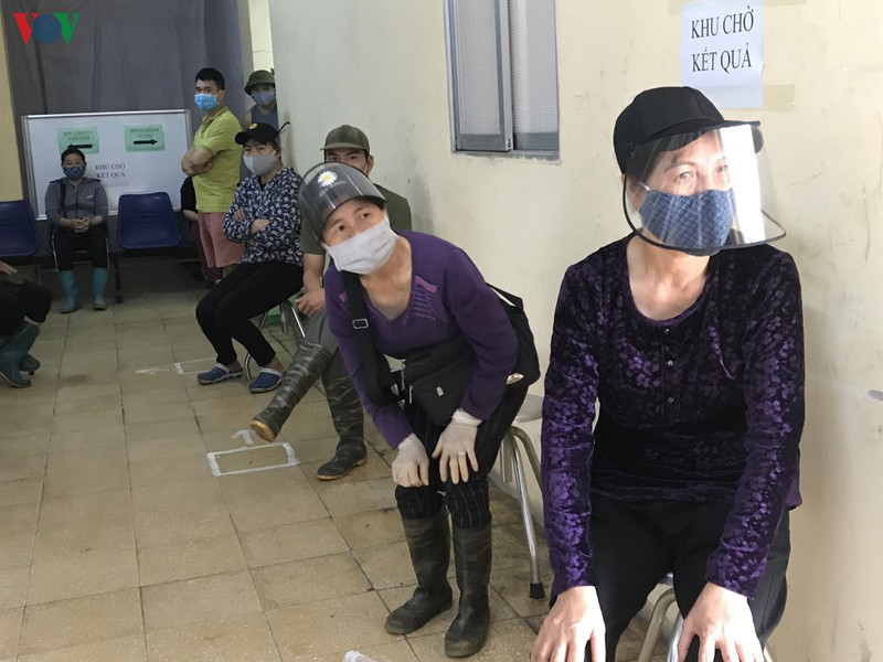 anh: ha noi tien hanh xet nghiem nhanh covid-19 tai cac cho dau moi hinh 12